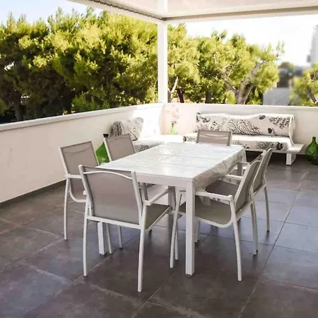 Lägenhet La Terrazza Di Gea A 100 Mt Dal Mare Cozze